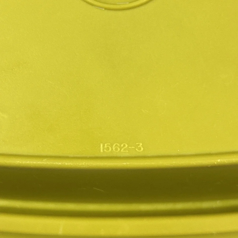 Tupperware Pick A Deli Pickle‎ Keeper Green Storage Container 1560-7 Lid 1562-3